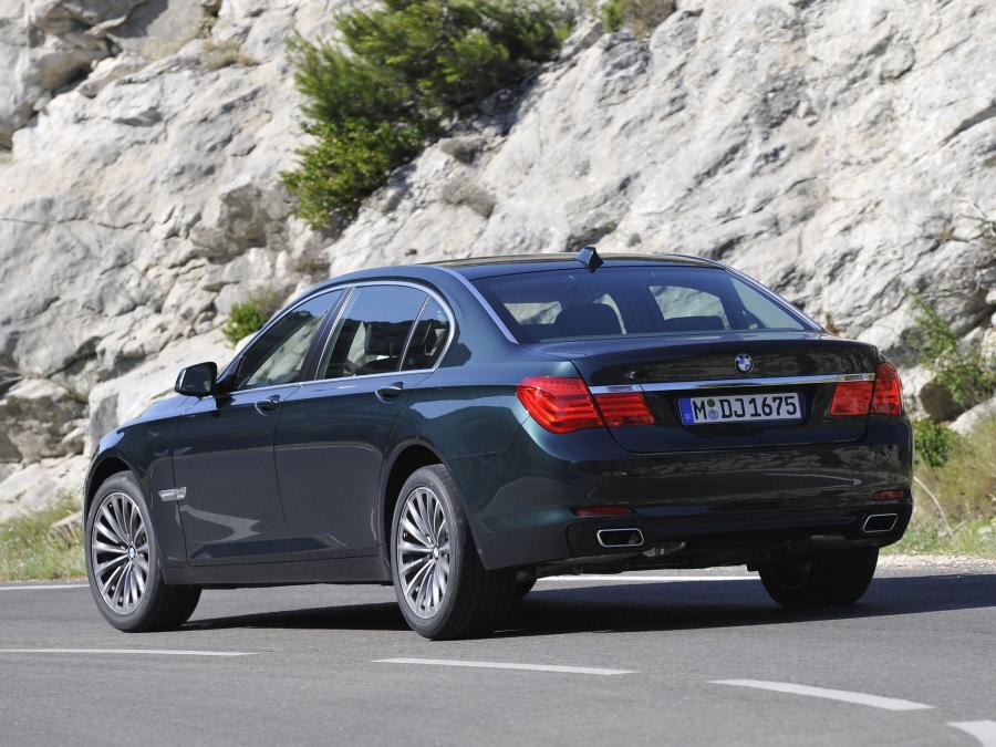  BMW 750Li xDrive 2008 года  (фото 9 из 16)